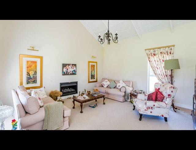 4 BEDROOM HOUSE FOR SALE IN KNOPPIESLAAGTE